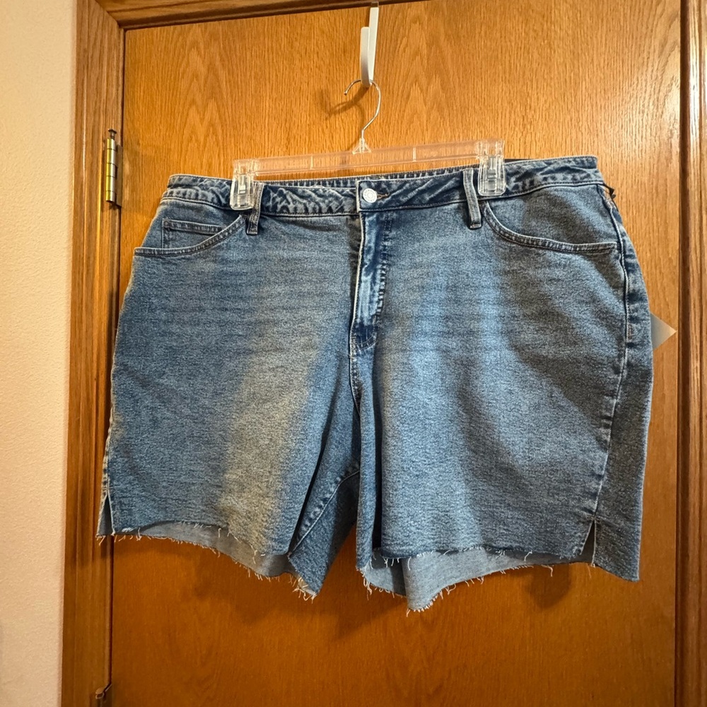 Ava & Viv NWT Jean shorts size 22